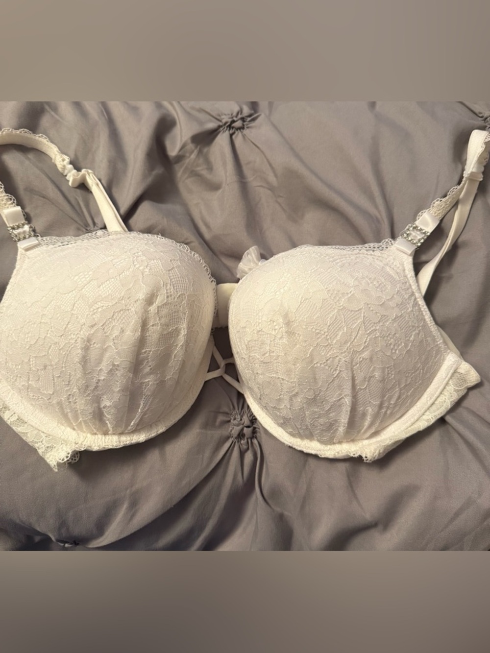 38 B Victoria’s Secret bombshell plunge white bra with white lacing